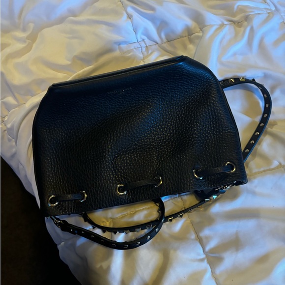 I have used this bag twice! Perfect party bag or a small bag for on the go! - Picture 7 of 9